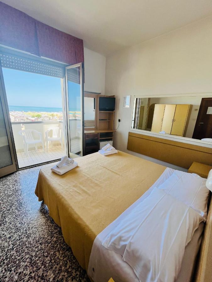Hotel Columbia Frontemare Rimini Exteriér fotografie