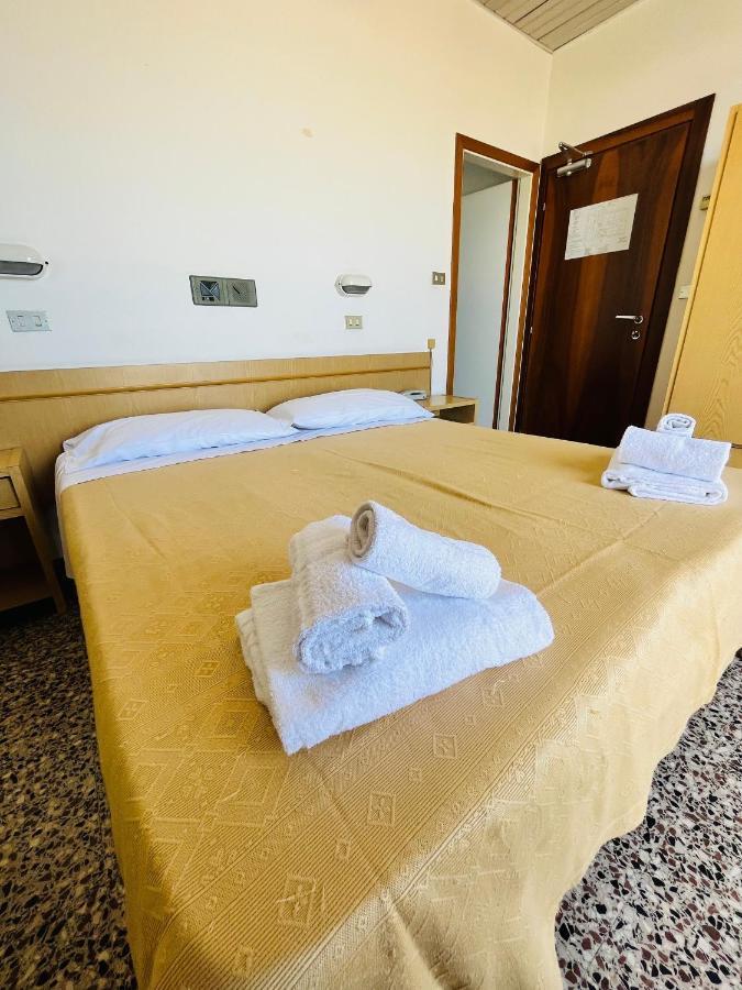 Hotel Columbia Frontemare Rimini Exteriér fotografie