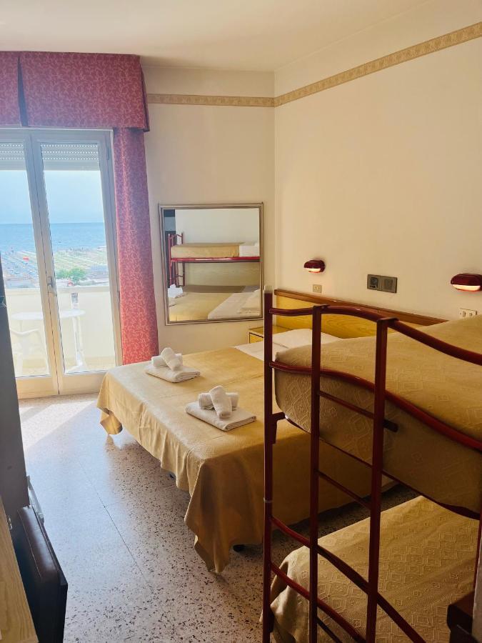 Hotel Columbia Frontemare Rimini Exteriér fotografie