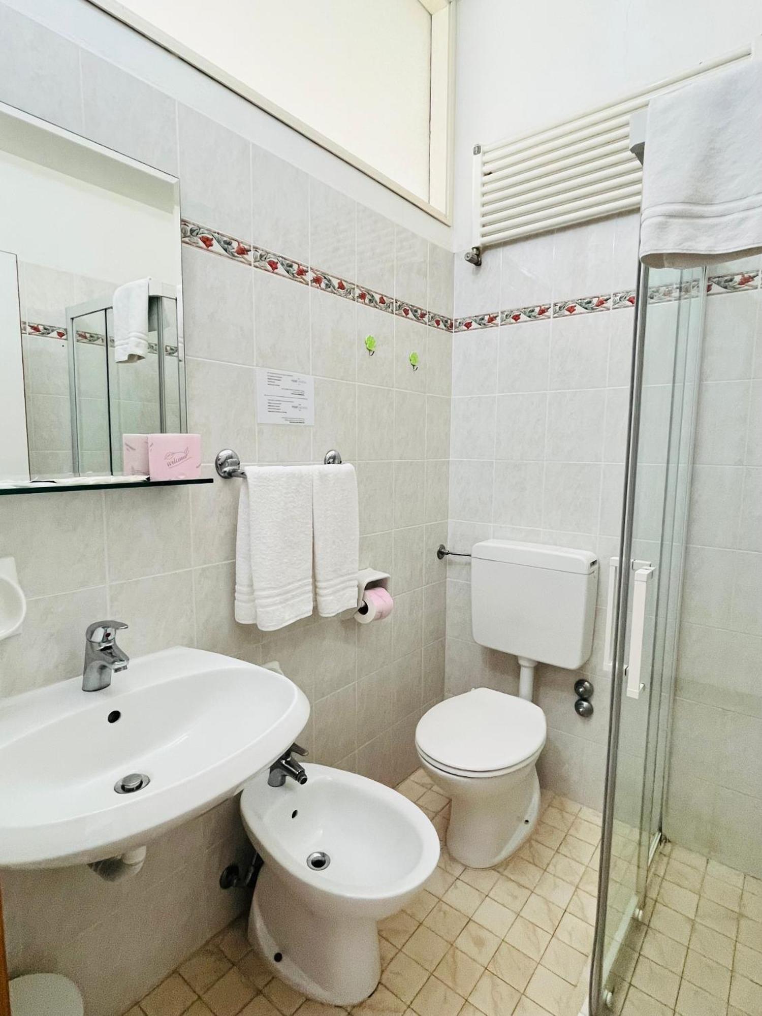 Hotel Columbia Frontemare Rimini Exteriér fotografie