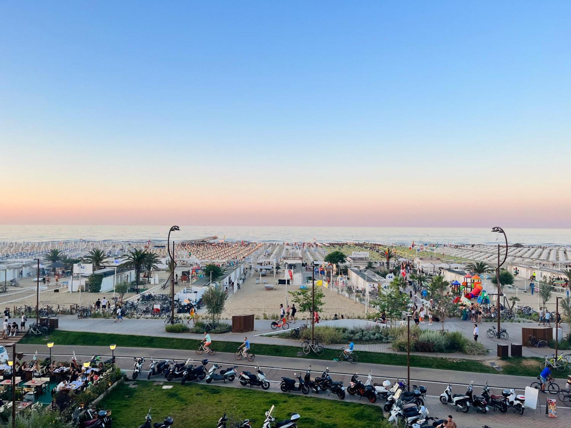 Hotel Columbia Frontemare Rimini Exteriér fotografie