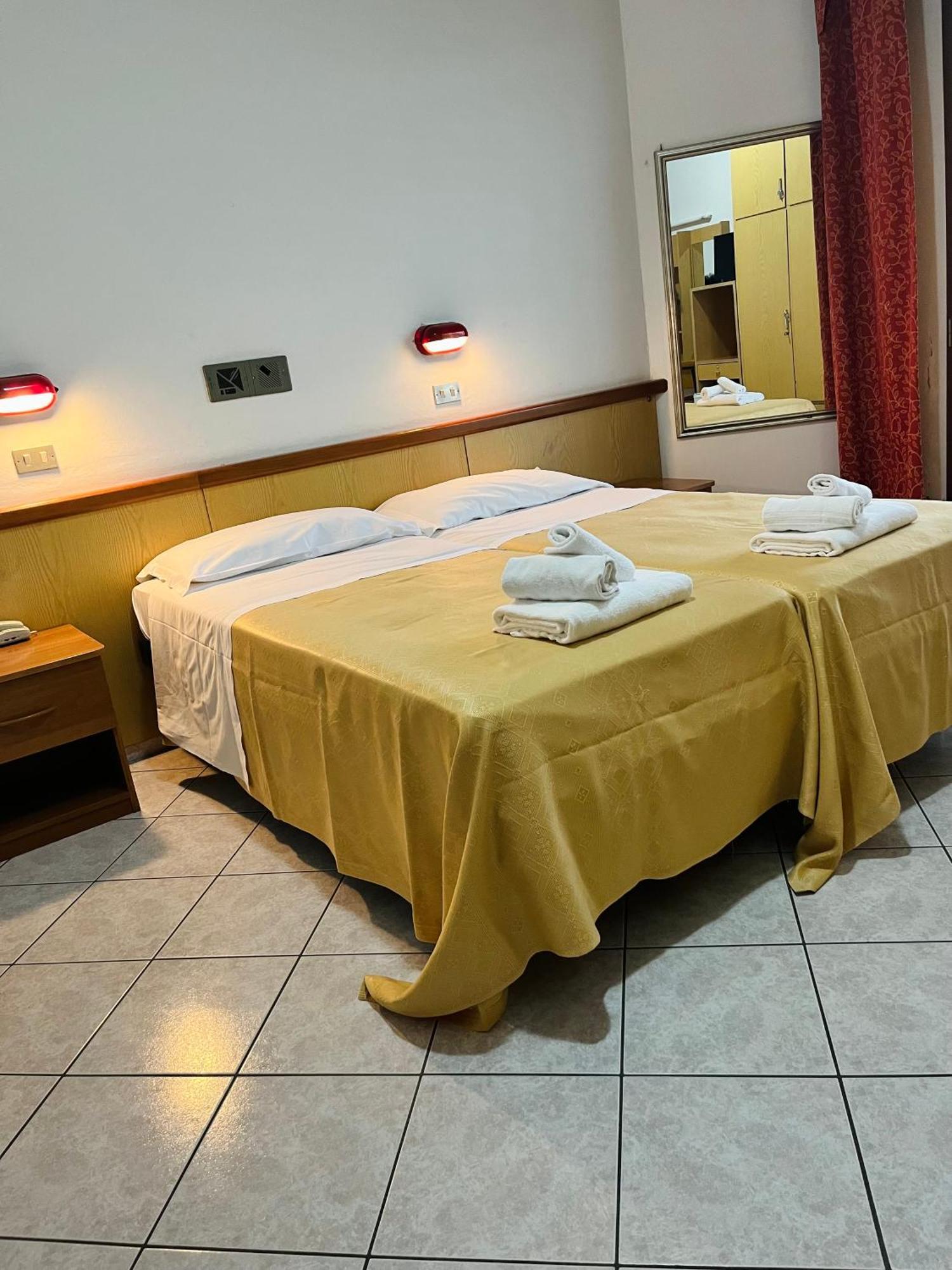 Hotel Columbia Frontemare Rimini Exteriér fotografie