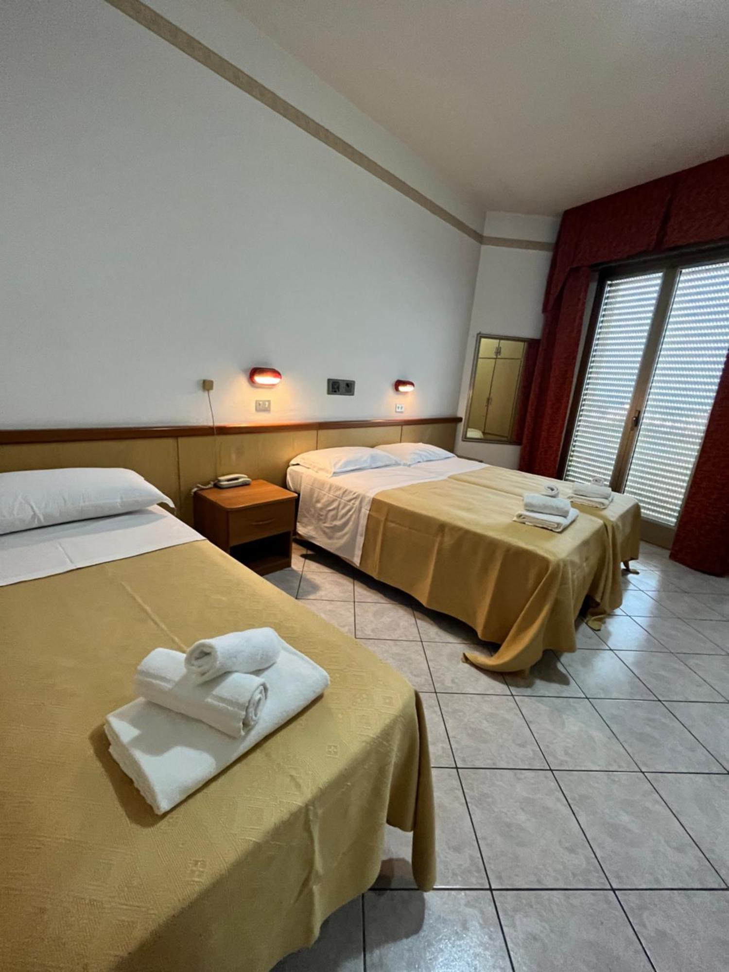 Hotel Columbia Frontemare Rimini Exteriér fotografie