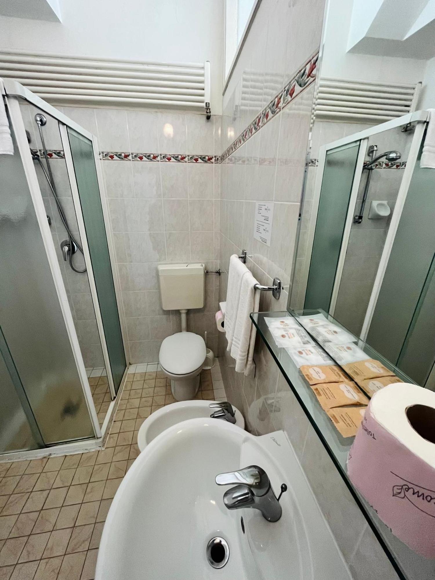 Hotel Columbia Frontemare Rimini Exteriér fotografie