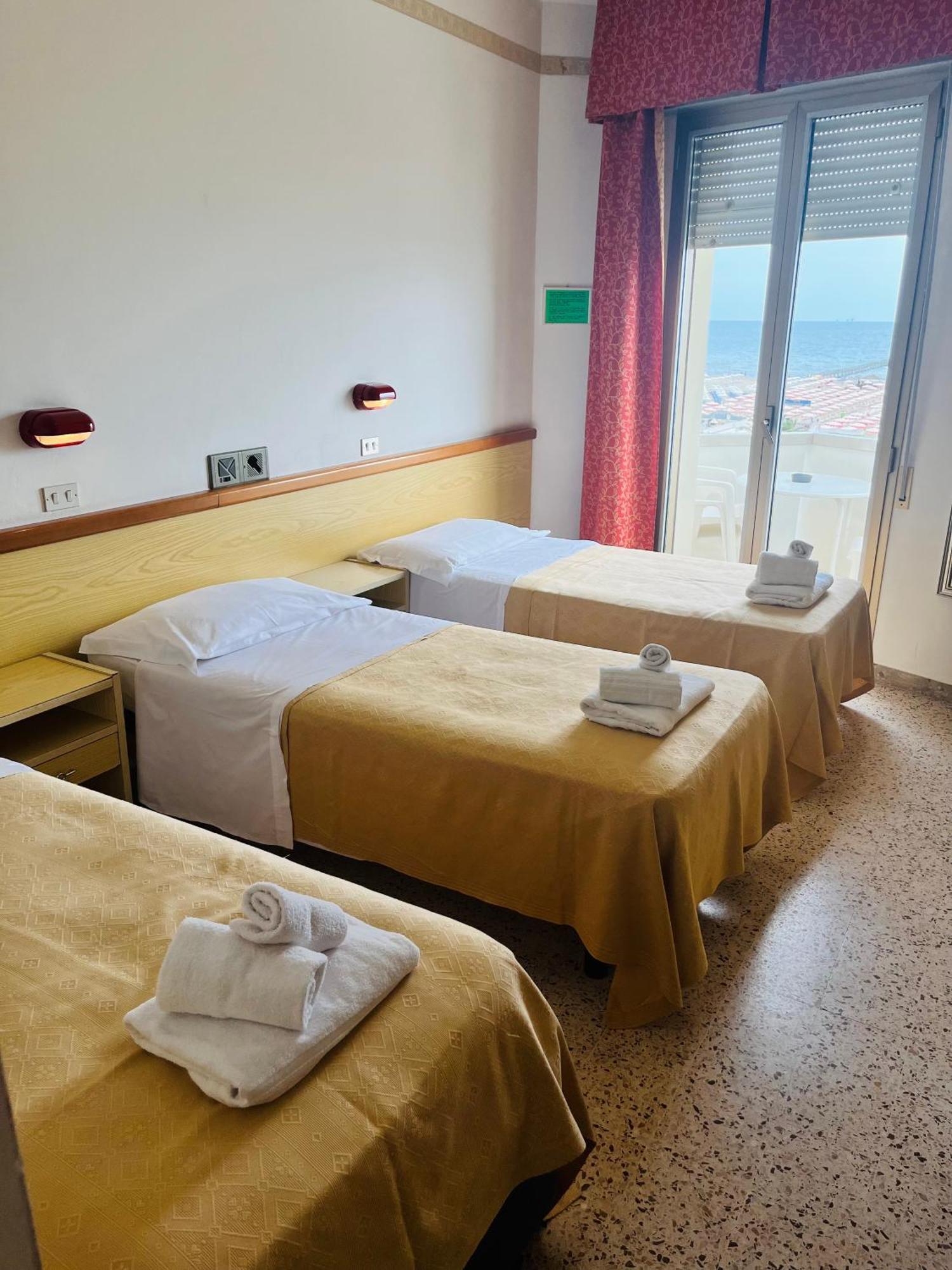 Hotel Columbia Frontemare Rimini Exteriér fotografie