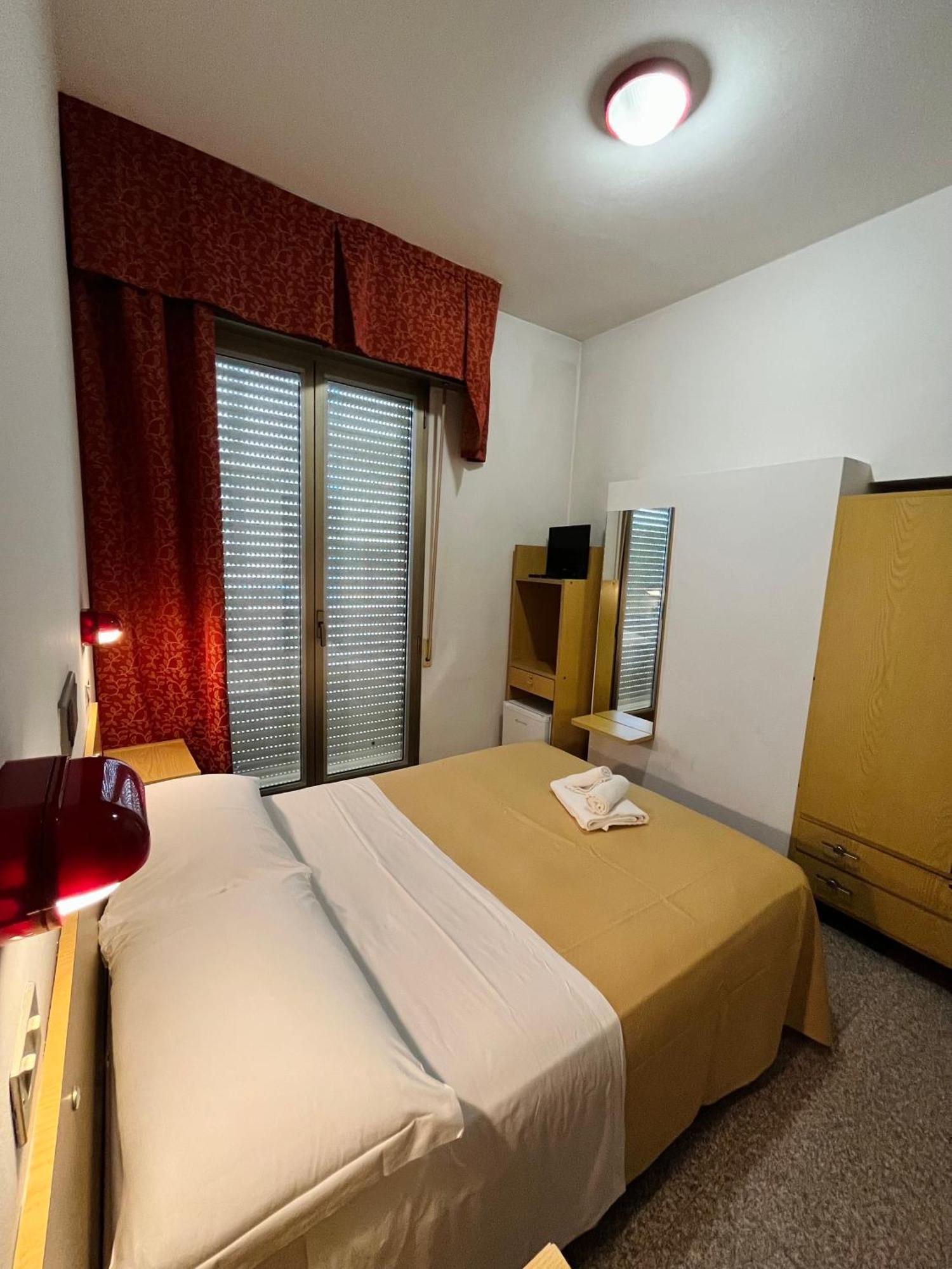 Hotel Columbia Frontemare Rimini Exteriér fotografie