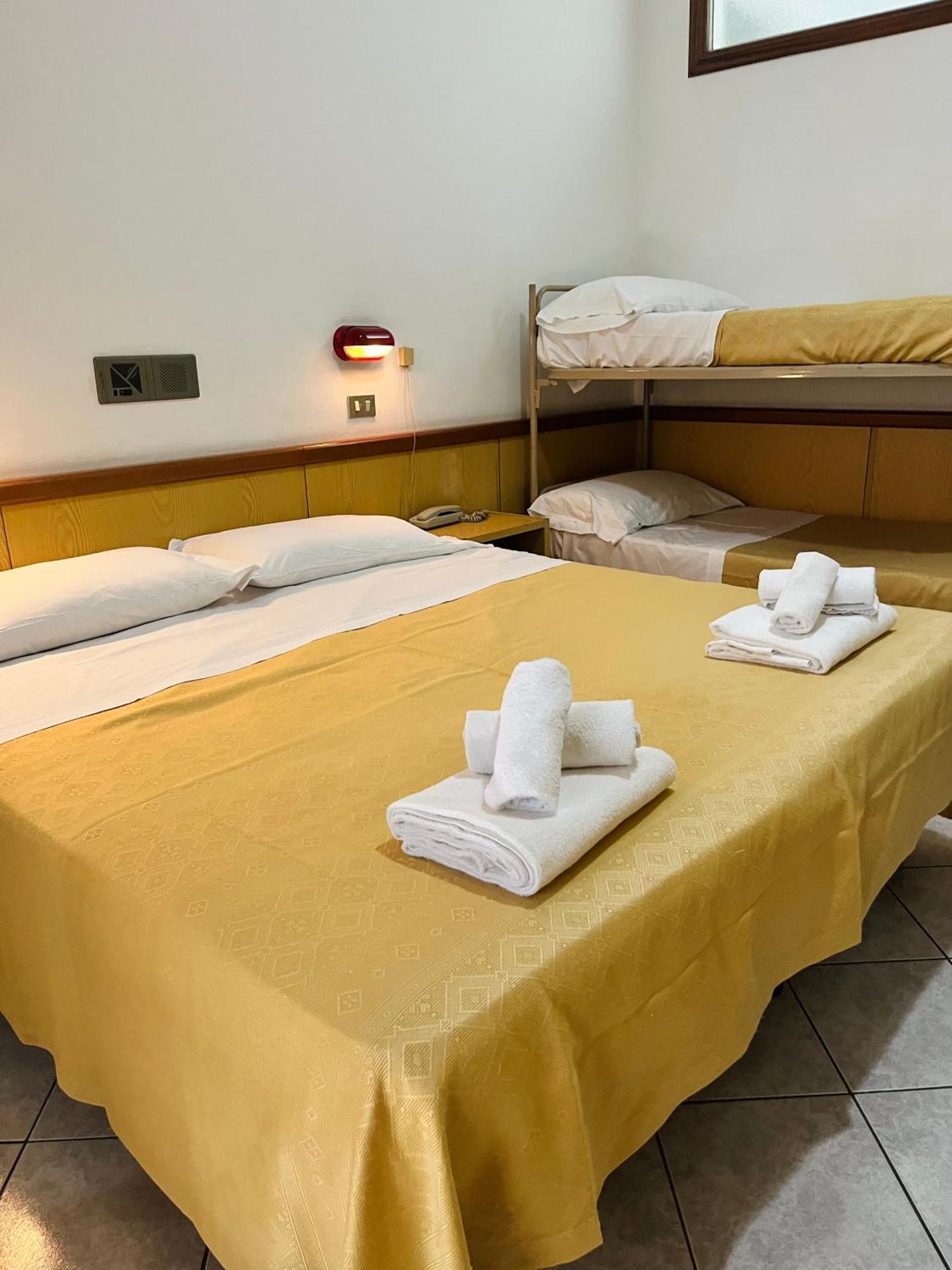 Hotel Columbia Frontemare Rimini Exteriér fotografie