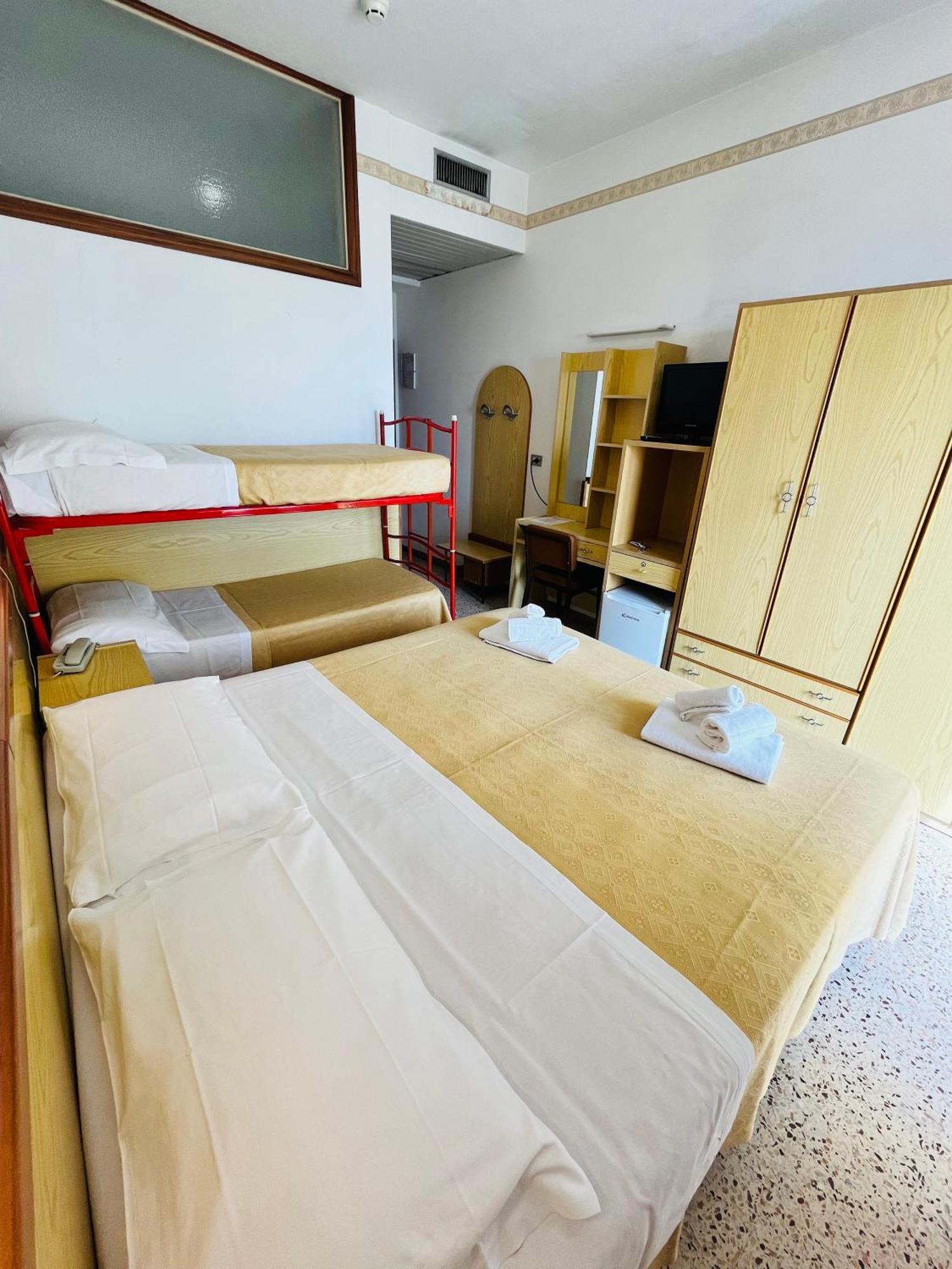 Hotel Columbia Frontemare Rimini Exteriér fotografie